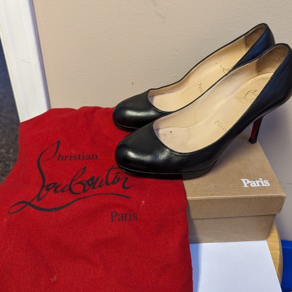 Christian Louboutin Simple Round Toe Pumps in Black Size 35.5 ( Fits Size 6 ) - Picture 2 of 5